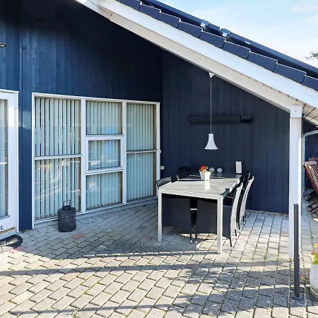 Elegant In With Sauna Holiday home